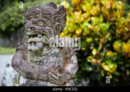 Pietra statua scolpita in Ujung acqua Palace (Taman Ujung). Karangasem Regency, Bali, Indonesia. Foto Stock