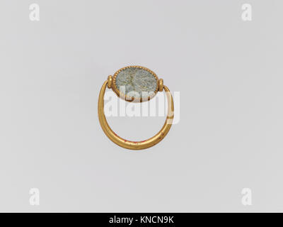 Anello in oro con pasta di vetro pietra anello incontrato DP147604 243573 Foto Stock