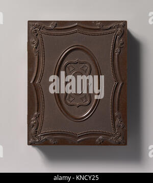 Questo dipinto raffigura una madre, un padre e tre figli, illustrando le dinamiche familiari e la vita domestica storica. Foto Stock