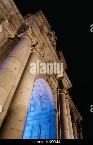 Puerta di Alcala a Madrid di notte sul tempo di Natale Foto Stock