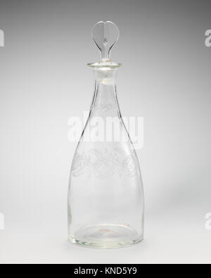 Decanter con tappo incontrato DP-1588-002 Decanter con tappo incontrato DP-1588-002 /191497 British, Decanter con tappo, probabilmente alla fine del XVIII secolo, vetro, H. 11 1/4 in. (28,6 cm). Il Metropolitan Museum of Art di New York. Fondo Rogers, 1910 (10.122.10a,b) Foto Stock