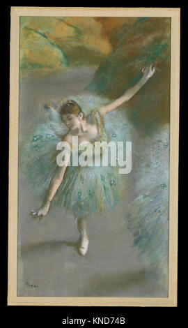 Ballerino in verde artista: Edgar Degas, francese, Parigi 1834?1917 Parigi, ballerino in verde, ca. 1883, pastello su carta, foglio: 27 15/16 x 14 15/16 pollici (71 x 37,9cm). Foto Stock