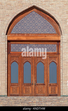 Scolpiti in legno porta, Uzbekistan Foto Stock