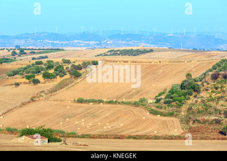 Bellissimo paesaggio della Sicilia campagna estiva in Italia. Foto Stock