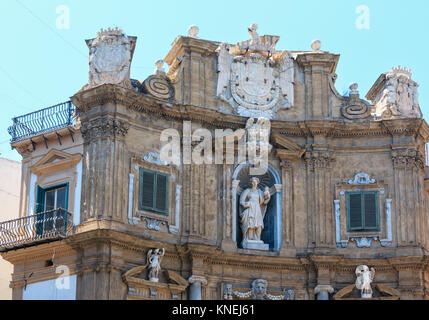 Quattro Canti (Piazza Vigliena), è un barocco piazza centrale nella vecchia città di Palermo, Sicilia, Italia. Foto Stock