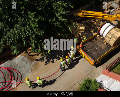 Cavo-LAVORATORI DI POSA Foto Stock