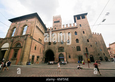 Il Palazzo del Podestà, un edificio del XII secolo in Piazza Maggiore nel centro di Bologna, Italia. Foto Stock