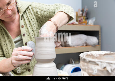 Potter lavora in studio Foto Stock