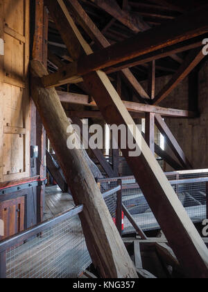 Supporto interno di legno dietro le schermate della lanterna, torre ottagonale, Cattedrale di Ely, Ely, Cambridgeshire Foto Stock