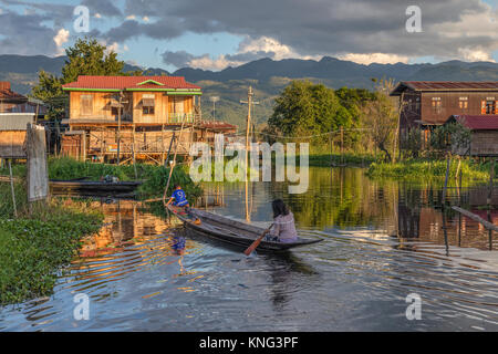 Lago Inle, Nyaung Shwe, Myanmar, Asia Foto Stock