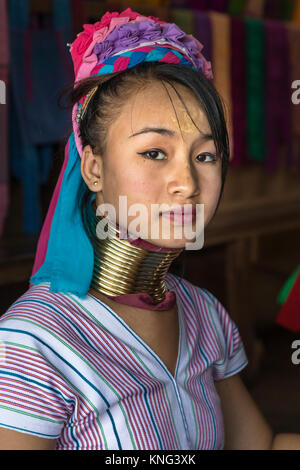 Padaung donna, Lago Inle, Nyaung Shwe, Myanmar, Asia Foto Stock