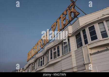 Il Brighton Pier, Sussex, Inghilterra, Regno Unito. Foto Stock