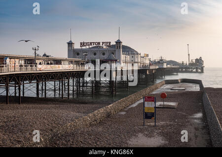 Il Brighton Pier, Sussex, Inghilterra, Regno Unito. Foto Stock