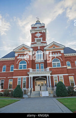 Monroe County Courthouse in Forsyth, Georgia, è stato costruito nel 1896 ed è di design Vittoriano. È elencato nel Registro Nazionale dei Luoghi Storici. Foto Stock