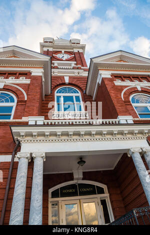 Monroe County Courthouse in Forsyth, Georgia, è stato costruito nel 1896 ed è di design Vittoriano. È elencato nel Registro Nazionale dei Luoghi Storici. Foto Stock