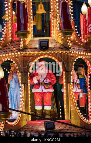 Birmingham Natale sul mercato tedesco al crepuscolo Foto Stock