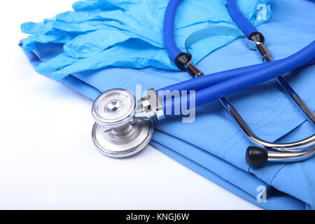 Medical stetoscopio, guanti, RX su prescrizione medico blu uniforme di primo piano. Gli strumenti medici e strumenti shop, la misurazione della pressione sanguigna concept Foto Stock