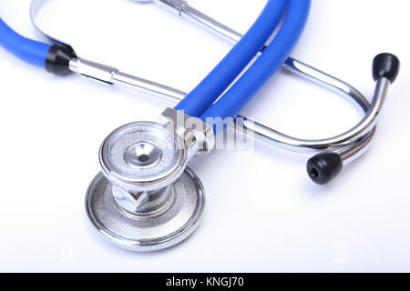 Medical stetoscopio, guanti, RX su prescrizione medico blu uniforme di primo piano. Gli strumenti medici e strumenti shop, la misurazione della pressione sanguigna concept Foto Stock