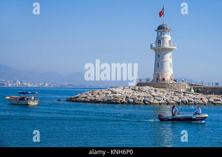 Faro del porto di accesso, Alanya, riviera turca, Turchia Foto Stock