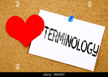 Mano concettuale di scrittura di testo Didascalia ispirazione che mostra il concetto della terminologia medica terminologico legalistica e amore scritto su una nota adesiva, re Foto Stock