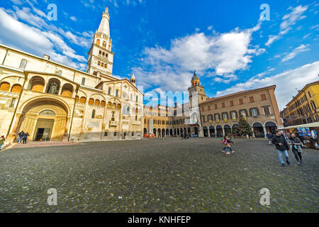 Modena, Piazza Grande con il Duomo e la torre Ghirlandina, Italia Foto Stock