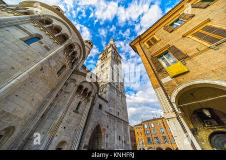 Modena, Piazza Grande con il Duomo e la torre Ghirlandina, Italia Foto Stock