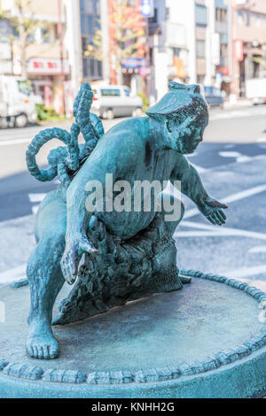 Statua di un lottatore di sumo fighter nel quartiere Ryogoku del quartiere Sumida di Tokyo, Giappone Foto Stock