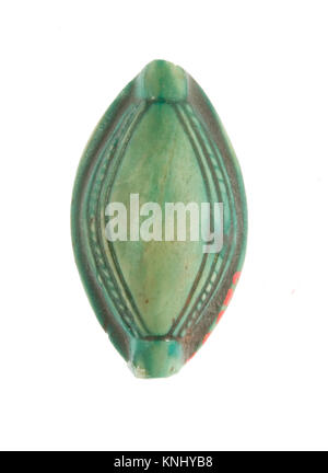 Inciso cowroid raffigurante Maatkare (Hatshepsut), Signore delle due Terre, dal MET 27.3.273 top 559846, che illustra il titolo reale e il significato cerimoniale nell'antica arte egizia. Foto Stock