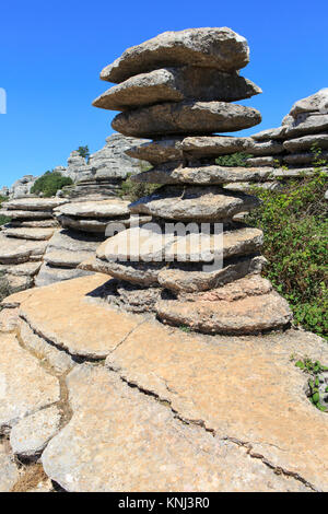 La vite (El Perrnillo) roccia carsica formazione, simbolo di El Torcal de Antequera riserva naturale, situato a sud della città di Antequera, Spagna Foto Stock