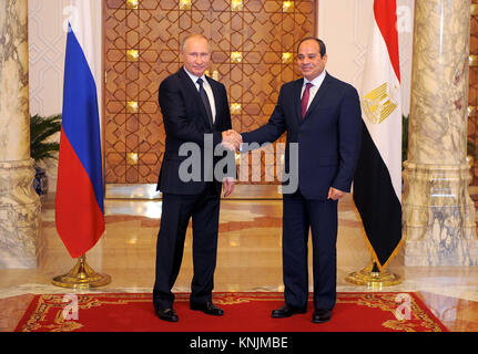 Il Cairo, Egitto. Undicesimo Dec, 2017. Il Presidente egiziano Abdel Fattah al-Sisi riceve il Presidente russo Vladimir Putin al Cairo, in Egitto, a Dic. 11, 2017 Credito: il Presidente egiziano Ufficio APA/images/ZUMA filo/Alamy Live News Foto Stock