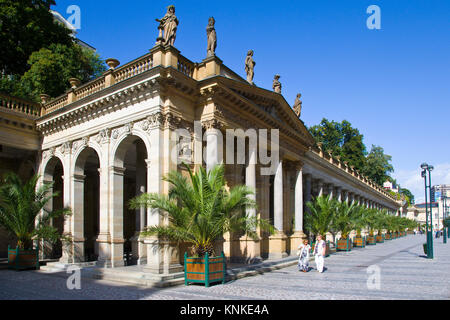 Colonnato Mill (Mlynska kolonada) (Josef Zítek, 1871-1881, il nuovo edificio in stile rinascimentale, 124 colonne), Karlovy Vary, Repubblica Ceca Foto Stock