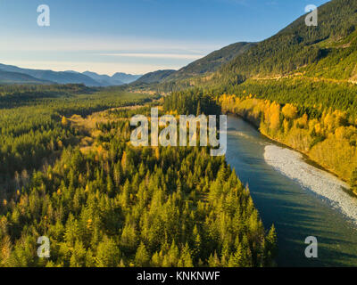 Foto aerea di Nimpkish Valle a nord di Isola di Vancouver, British Columbia, Canada. Foto Stock