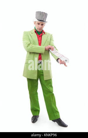 Divertente mago in una tuta verde su sfondo bianco Foto Stock