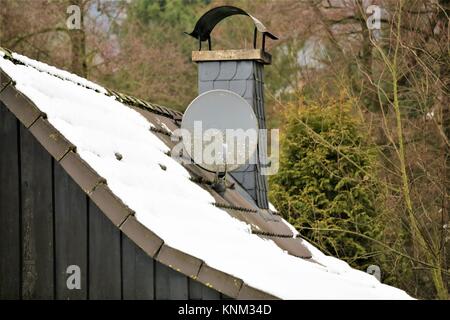 Una immagine di un camino con la neve Foto Stock