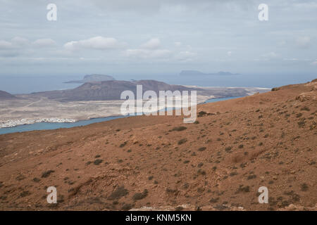 Vista da Lanzarote a isola Gaciosa, Isole canarie, Spagna Foto Stock