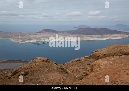 Vista da Lanzarote a isola Gaciosa, Isole canarie, Spagna Foto Stock