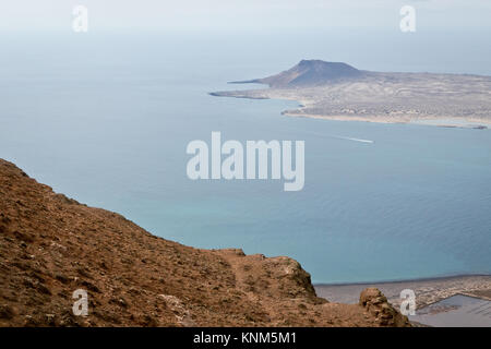 Vista da Lanzarote a isola Gaciosa, Isole canarie, Spagna Foto Stock