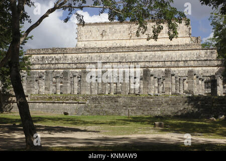 Chichén Itzá, gruppo delle mille colonne e il Tempio dei Guerrieri, Messico Foto Stock