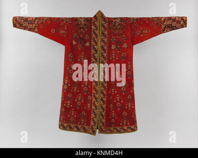 Cappotto (Choga), metà Ottocento o prima, realizzato nell'attuale Turkmenistan, Medio: Tessuto macinato: Lana a trama semplice rossa filata a mano (ordito e trama); ricamo: seta; rivestimento: Ikat seta (ordito), cotone (trama); fodera: Cotone russo stampato a rullo Foto Stock