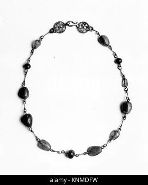 Collana oro con ametisti, perle di vetro e perla, 500-700, cultura bizantina, medio: oro, ametista, vetro, perle Foto Stock