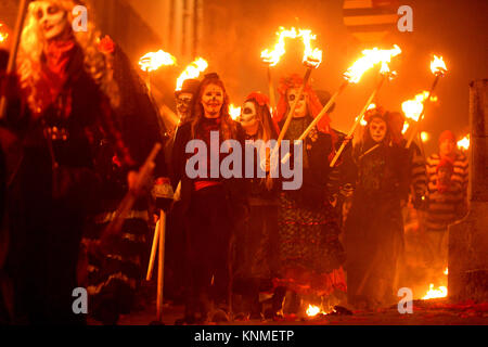 Lewes falò celebrazioni, 4 novembre 2017 Foto Stock