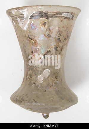 Campana romana, V secolo, in vetro, misura 10,8 x 7,4 cm, conservata nella collezione MET, donata da J. Pierpont Morgan nel 1917. Foto Stock