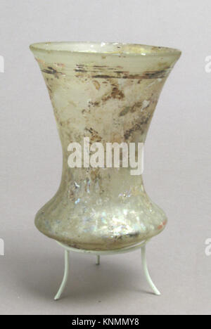 Un campanile romano del V secolo in vetro, di 10,8 x 7,4 cm, parte della collezione Metropolitan Museum of Art, conservato per la ricerca e l'esposizione. Foto Stock