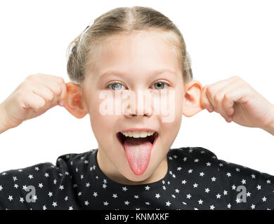 Ragazza mostra lingua, su sfondo bianco isolato Foto Stock