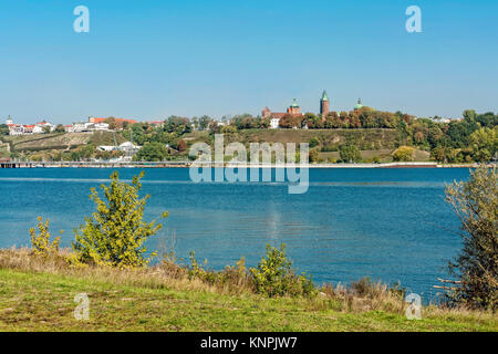 Tumskie collina che si affaccia sul fiume Vistola nel Plock, Polonia Foto Stock