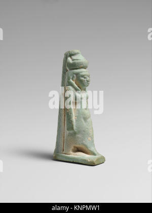 Faience amuleto di Mut con doppia corona incontrato DP121820 243747 Foto Stock