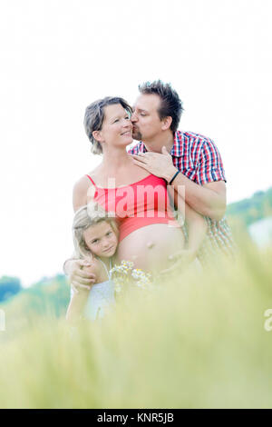 Schwangere Frau mit Mann und Tochter - donna incinta con la famiglia Foto Stock