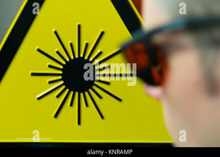 Sicurezza laser segno e sicurezza laser googles Foto Stock