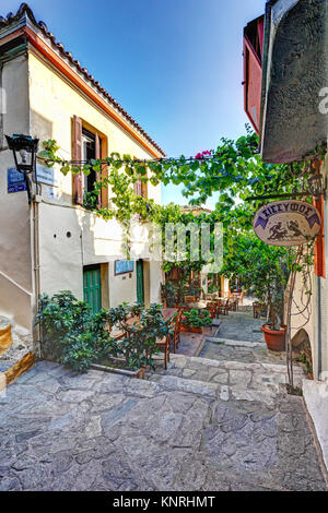 Un pittoresco ristorante di Plaka a Atene, Grecia Foto Stock