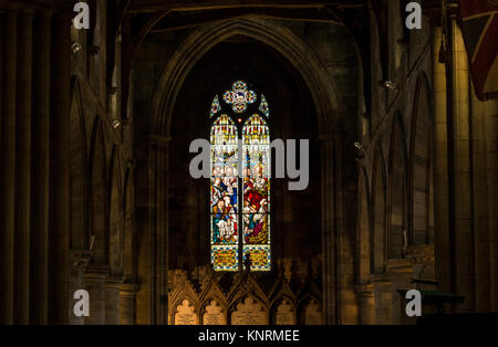 Vista interna di Sermon sulla finestra di vetro colorato di Mount West, Chiesa di Santa Rude, Stirling, Scozia, Regno Unito e vetrate West Foto Stock